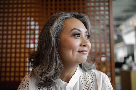 玩家使用手机观看比赛